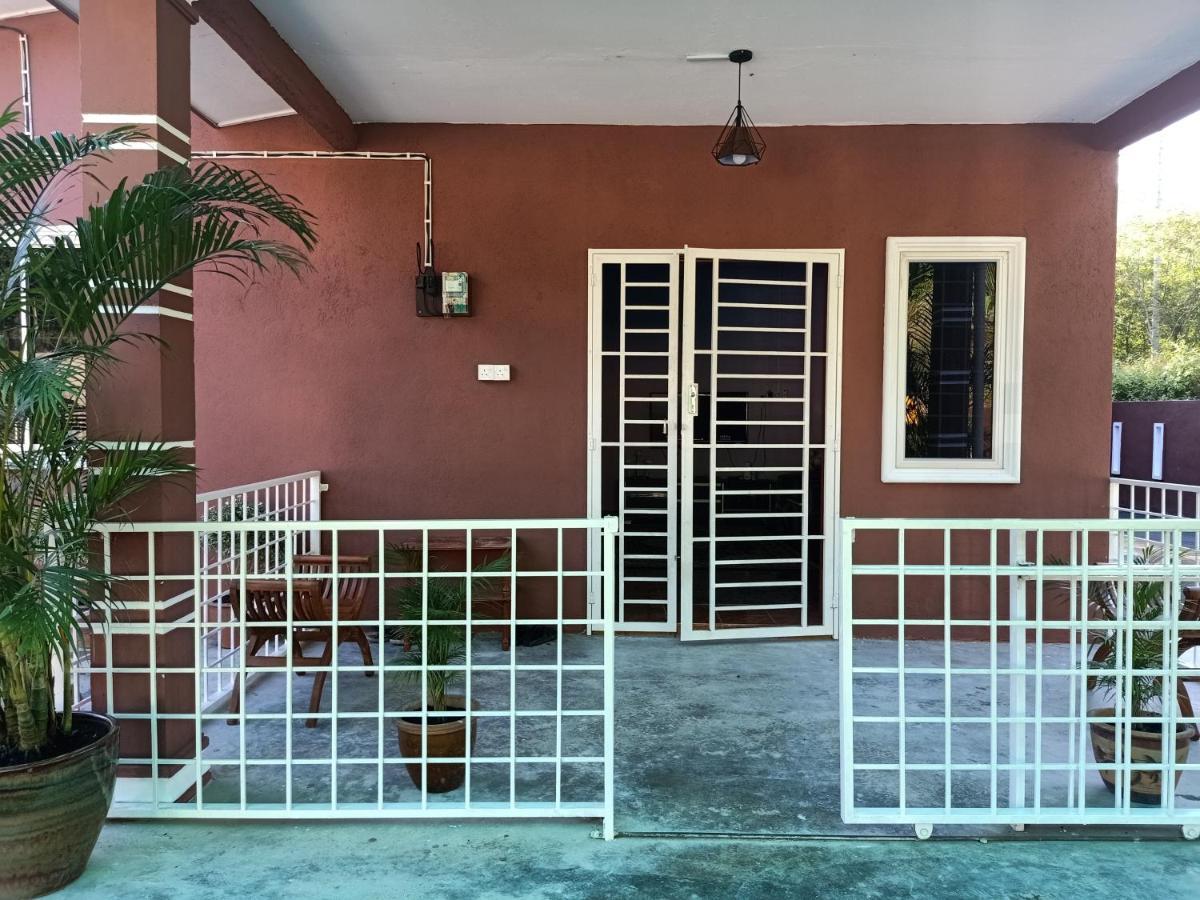 Aliza Scawa Homestay Kuala Pilah Exteriör bild